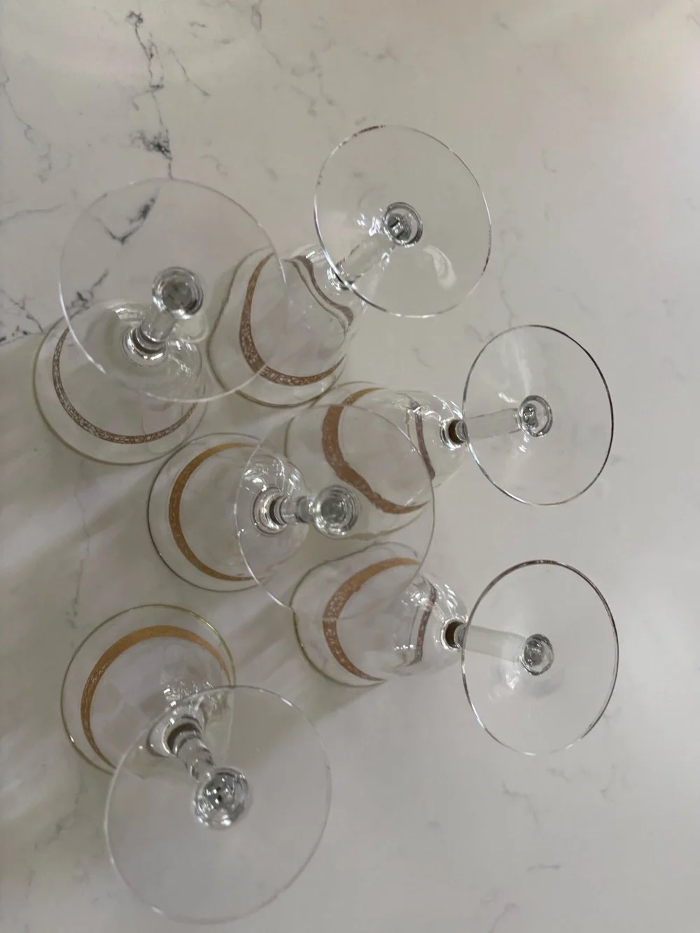 Elegant Clear Wine Glasses with Metallic Gold Band – Set of 7